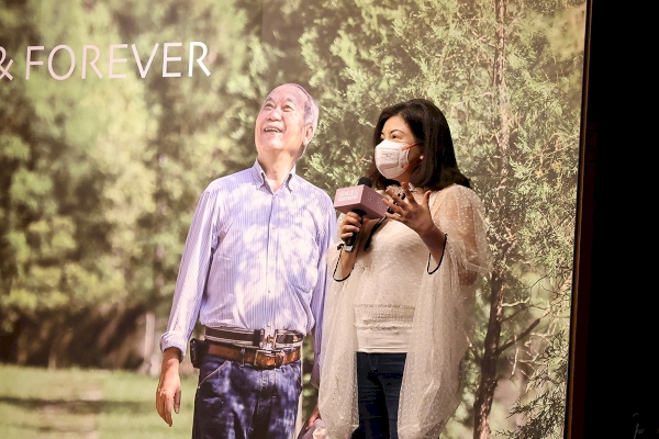 ▲ 2020年9月26日，陳文茜出席亞洲肝臟移植定潮者陳肇隆院長，台北誠品簽書會。(齊瓦哥攝影)